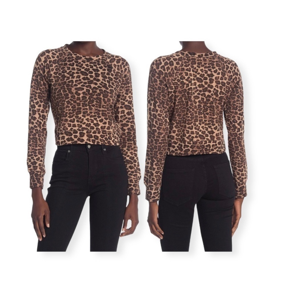 Good American Cheetah Print Cropped Crew Neck Sweatshirt.